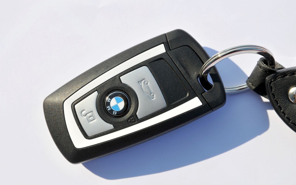 Hackers steal keyless bmw in under 3 minutes #1