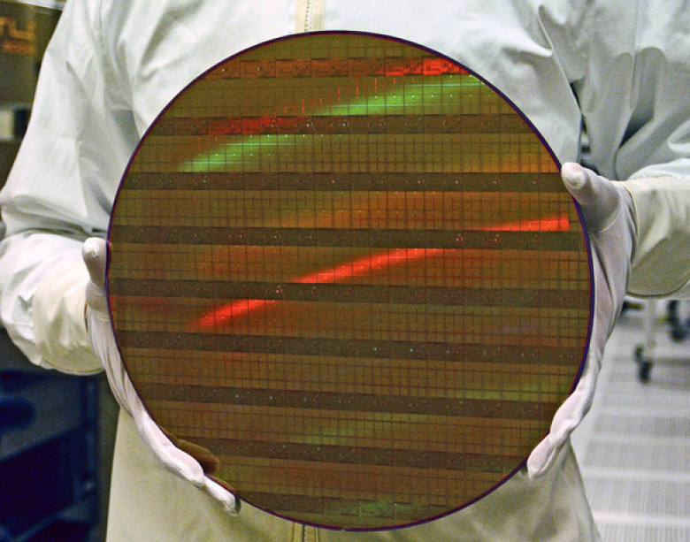 http://images.techhive.com/images/article/2014/06/intel-wafer-100046546-large-100340113-orig.jpg