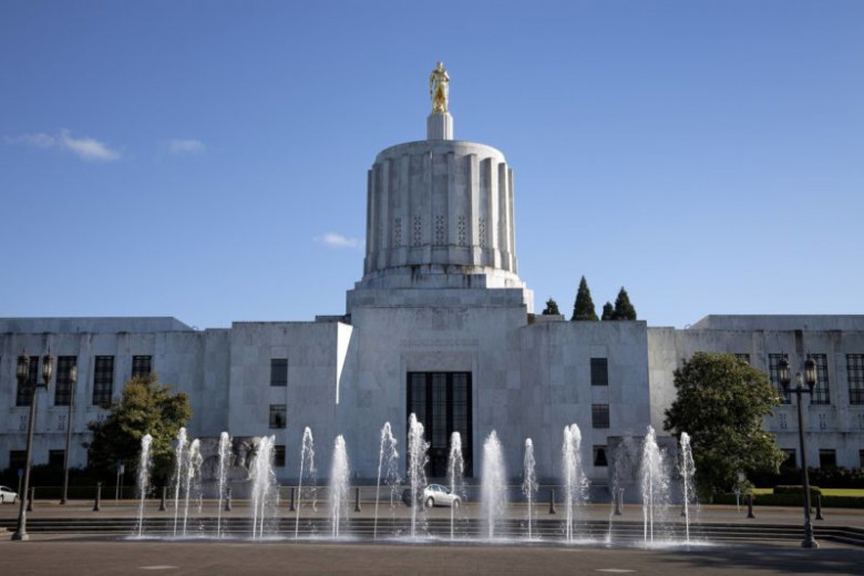 https://cdn.arstechnica.net/wp-content/uploads/2018/04/getty-oregon-capitol-800x533.jpg