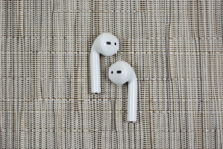 https://cdn.arstechnica.net/wp-content/uploads/2017/02/airpods3-800x533.jpg