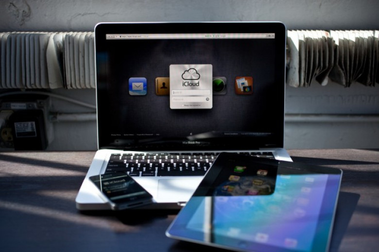 http://www.wired.com/images_blogs/gadgetlab/2012/08/080612-APPLE-SCREENS-ICLOUD-001edit-660x440.jpg