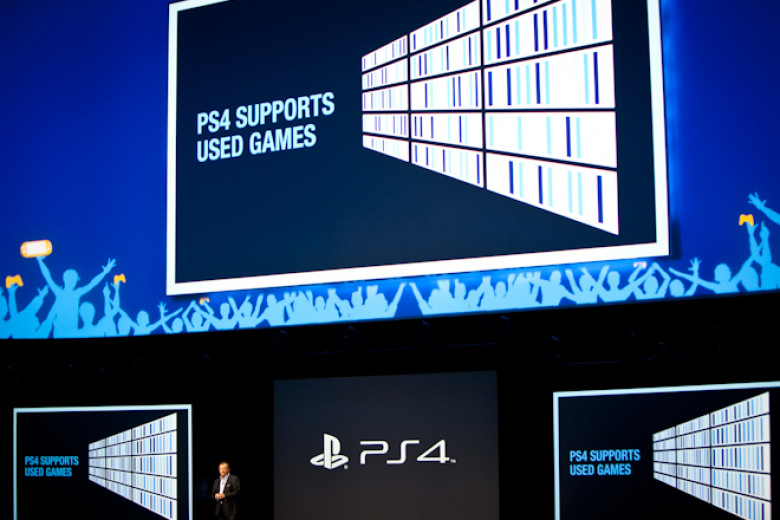 http://www.wired.com/images_blogs/gamelife/2013/06/20130610-E3-SONY-PS4-0362_edit.jpg