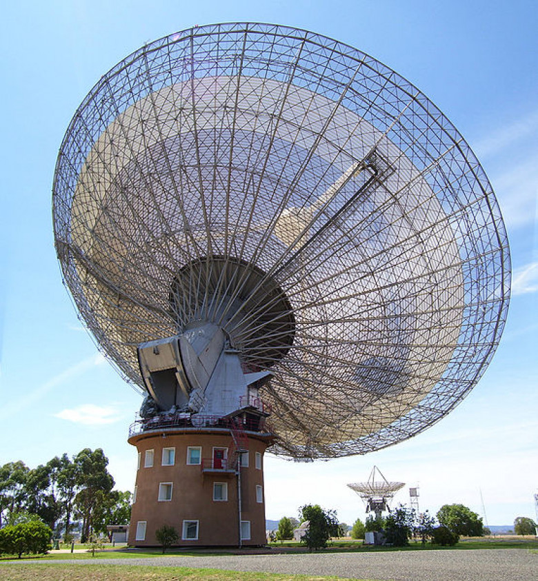 http://cdn.arstechnica.net/wp-content/uploads/2013/07/554px-Parkes_Radio_Telescope_09.jpg