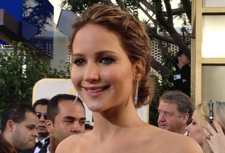 http://cdn.arstechnica.net/wp-content/uploads/2014/09/640px-Jennifer_Lawrence_2_2013-640x810.jpg