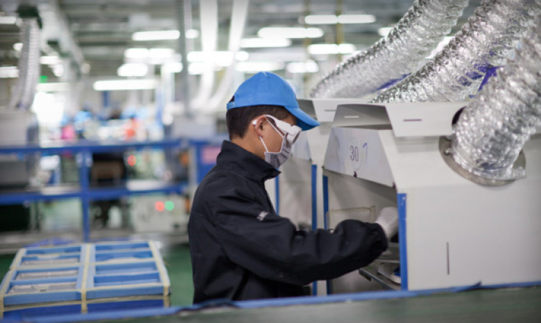http://asset3.cbsistatic.com/cnwk.1d/i/tim/2012/09/11/Apple_Chengdu_factory_610x365.jpg