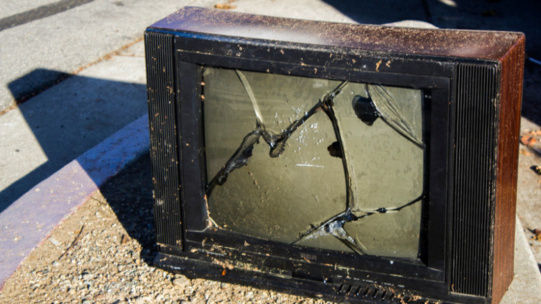 http://betanews.com/wp-content/uploads/2014/12/Broken-TV.jpg