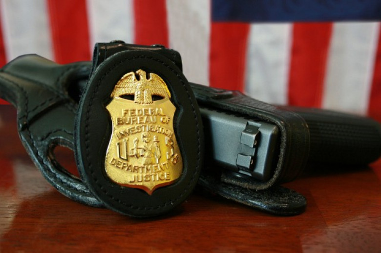 http://cdn.arstechnica.net/wp-content/uploads/2013/07/FBI_Badge__gun-640x426.jpg