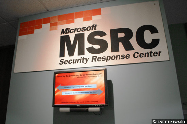 http://i.i.com.com/cnwk.1d/i/ne/p/2007/War-room-sign_550x367.jpg