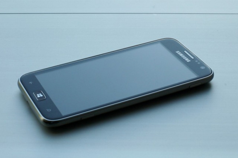 http://cdn.arstechnica.net/wp-content/uploads/2012/08/samsung-ativ-s-front-640x426.jpg