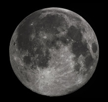 https://upload.wikimedia.org/wikipedia/commons/thumb/e/e1/FullMoon2010.jpg/800px-FullMoon2010.jpg