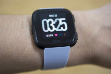 https://cdn.arstechnica.net/wp-content/uploads/2018/03/fitbitversa12-800x533.jpg