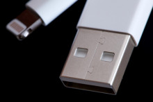 https://venturebeat.com/wp-content/uploads/2013/12/lightning-usb-connector.jpg?fit=578%2C386&strip=all