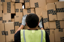 http://cdn.arstechnica.net/wp-content/uploads/2015/10/Amazon.Worker-640x426.jpg