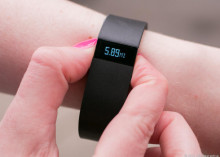 http://asset0.cbsistatic.com/cnwk.1d/i/tim2/2014/03/12/Fitbit_Force_35828458_35_610x436.jpg