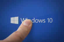 https://betanews.com/wp-content/uploads/2016/11/Windows-10-finger-e1478083389681.jpg