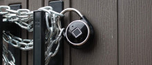 http://www.slashgear.com/wp-content/uploads/2016/02/locket.jpg