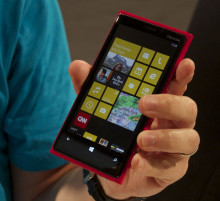 https://cdn.arstechnica.net/wp-content/uploads/2015/03/nokia_lumia_92006-1280x1172.jpg